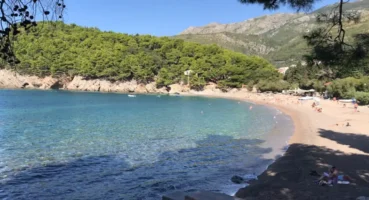 Karadağ’ın En Güzel 5 Plajı: Tatilciler İçin Rehber