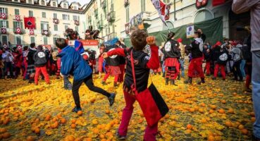 battle-of-oranges-food-festival-italy