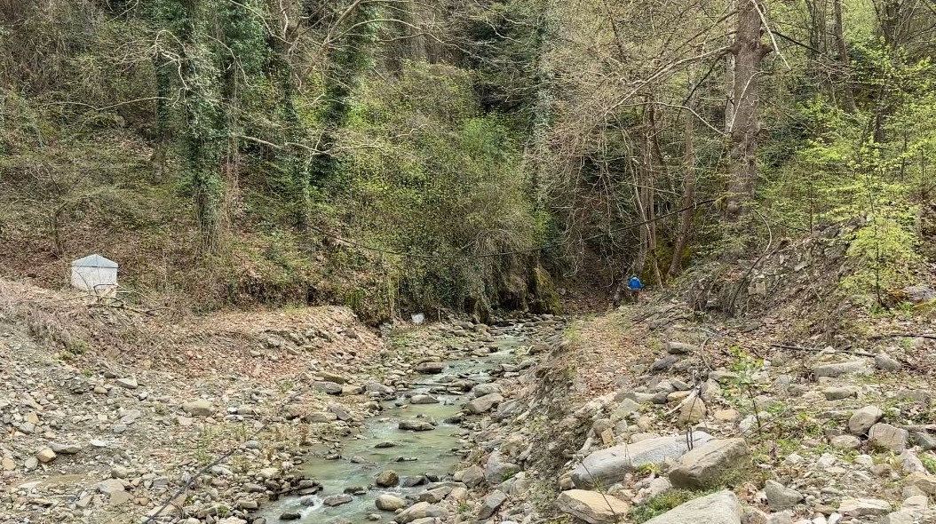 şelale giriş yolu