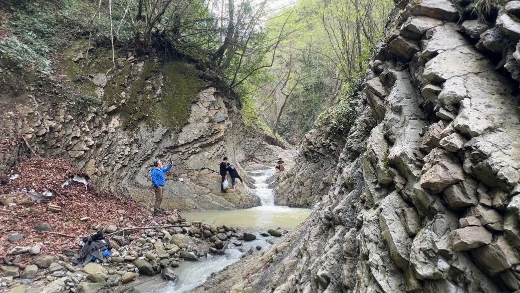 şelale kayalıklar